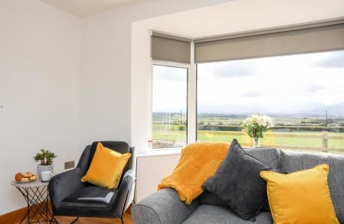 Llanfairpwllgwyngyll House | Experience Family-Friendly Comfort at Mynydd Mwyn Hotel