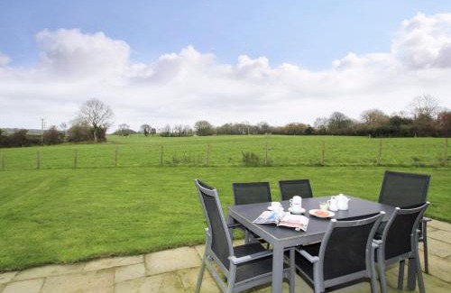 Brynsiencyn House | Discover Mynydd Parys: Pet-Friendly 4-Star Retreat