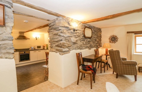Low Newton Cottage | Cozy Myra's View Cottage with Oceanfront and Breakfast