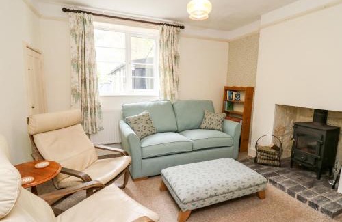 Knighton House | Pet & Child Friendly Retreat at Myrtle Villa - 4 Stars