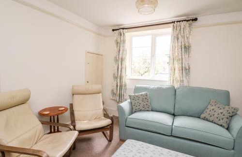 Knighton House | Pet & Child Friendly Retreat at Myrtle Villa - 4 Stars