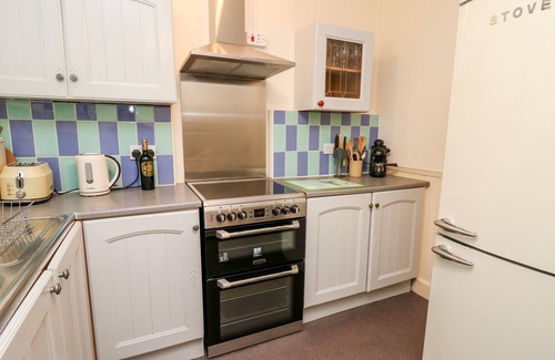 Knighton Cottage | Cozy Myrtle Villa: Pet-Friendly Holiday Cottage in Knighton