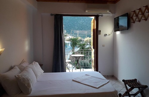 Charakas House | Discover Myrtoo: Pet-Friendly Retreat with Ocean Views