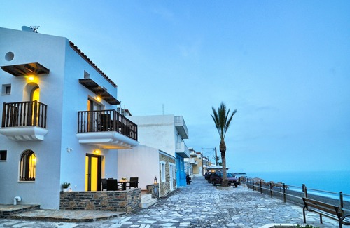 Myrtos Apartment | Seafront Myrtos Mare Suites with Pool and Ocean View