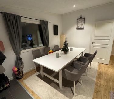 Orebro County House | Inviting Retreat at Mysig Stuga i Nävesta - Family Friendly