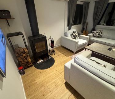 Orebro County House | Inviting Retreat at Mysig Stuga i Nävesta - Family Friendly