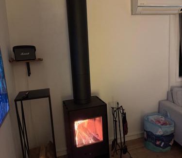 Orebro County House | Inviting Retreat at Mysig Stuga i Nävesta - Family Friendly