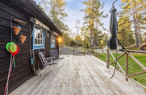 Nor House | Relaxing Retreat at Mysig Stuga Ornö with Ocean View
