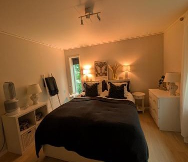 Almunge Villa | Elegant Home with Pool & Gym Close to City - Idyllic Retreat
