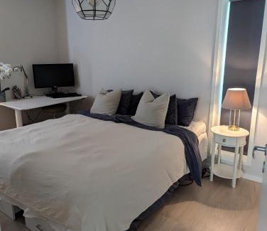 Almunge Villa | Elegant Home with Pool & Gym Close to City - Idyllic Retreat