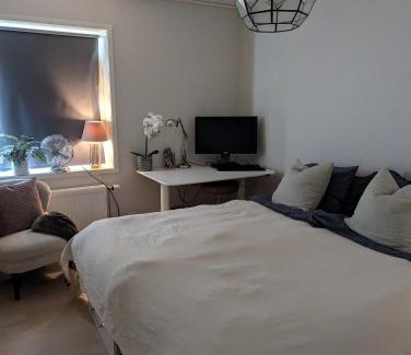 Almunge Villa | Elegant Home with Pool & Gym Close to City - Idyllic Retreat