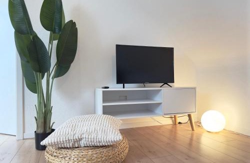 Heidelberg Apartment | Discover MyStay - Prime Design with Gourmet Kitchen & More