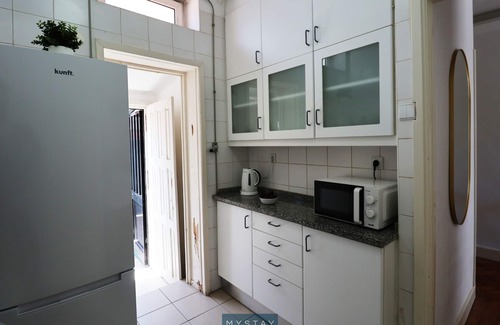 Vilarinha House | Cozy Stay at Lira's Guest House with Breakfast & Kitchen