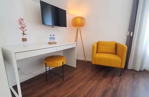Mafamude Apartment | Discover MyStay - Seasons: City Centre Retreat with Netflix