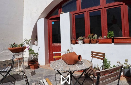 Mertola House | Relaxing Getaway at MyStay - The Viscount's House