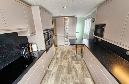 Inverness City Centre Bed & Breakfast | Cozy mySTAYINN Abermar Guest House with Breakfast & Kitchen
