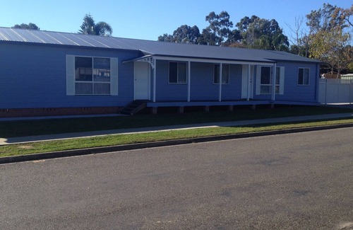 Nowra House | Cozy Retreat at Mystic Blue with Pet-Friendly Amenities