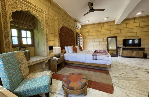 Amar Sagar Pol Hotel | Elegant Mystic Jaisalmer: Relax by the Pool & Spa