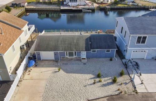 Mystic Island House | Family-Friendly Getaway at Spar Ct Cottage Retreat