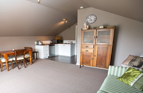 Bellbrae Apartment | Pet-Friendly Studio Apartment in Bellbrae with Top Ratings
