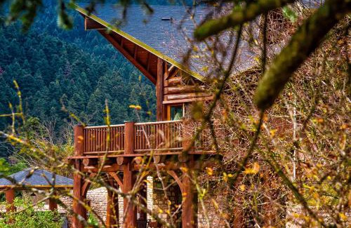 Karpenisi Ski Chalet | Mythica Chalet: Guest Rated 10/10 with Pool and Hot Tub