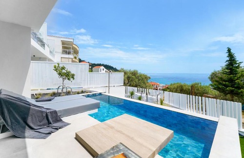 Chrisi Ammoudia Apartment | Experience Mythodea Prive Suites: Top-Rated with Pool Access
