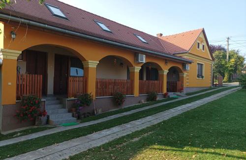 Hegyhatszentjakab House | Cozy Nádkunyhó Vendégház: Pet-Friendly with Hot Tub