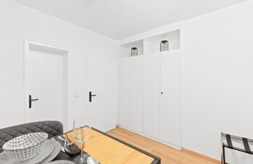 Pforzheim Apartment | Convenient Stay Near Hauptbahnhof with Kingsize Bed & Netflix