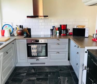 Mollosund Apartment | Kid-Friendly Getaway at Nära Kvarnen-Mollösund Hotel