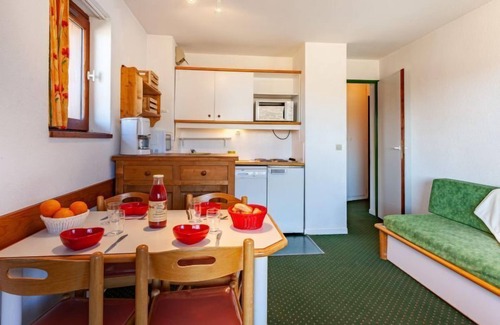 Reberty Apartment | Pet-Friendly Nécou 505: Lake View & Spa Retreat