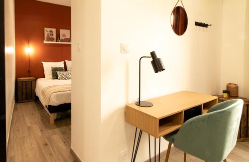 Quartier Administrations Apartment | Discover Nîmes Centre: Steps from the Iconic Arènes