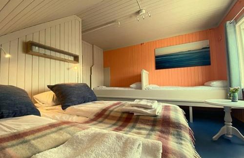 Skrova House | Discover Nøtnes Midnattsol GuestHouse with Kitchen & Breakfast