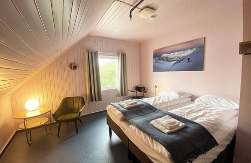 Skrova House | Experience Nøtnes Midnattsol: Pool & Oceanfront Bliss