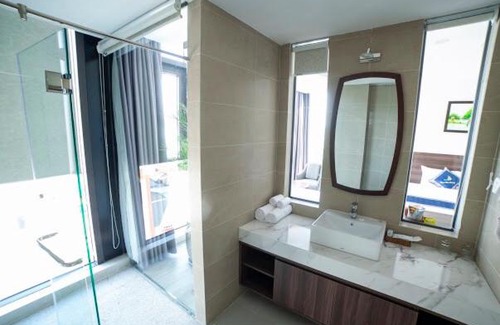 Quy Nhon Hotel | Relax at Năm Thu Hotel with Pool and Breakfast Included