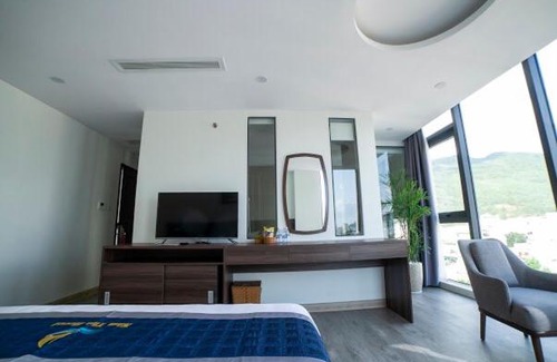 Quy Nhon Hotel | Relax at Năm Thu Hotel with Pool and Breakfast Included