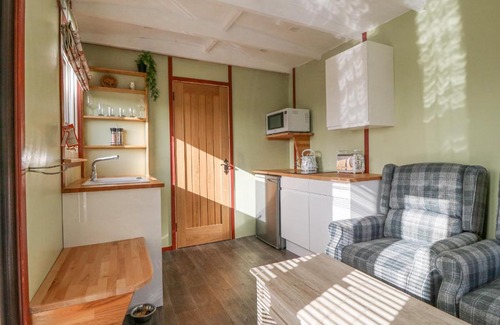 Rhyd-y-clafdy House | Discover Nŷth Y Bioden Magpie's Nest - Pet Friendly Getaway