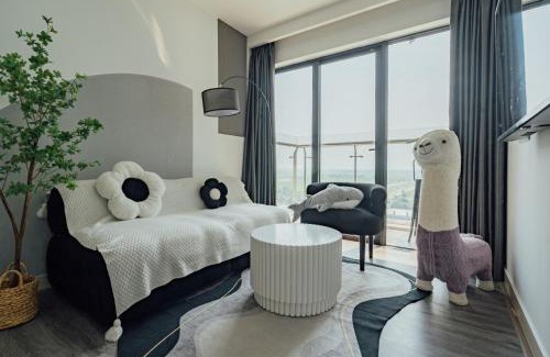 Hue Apartment | Relax at Nấp Homestay Huế: Cozy 2-Bedroom Poolside Retreat