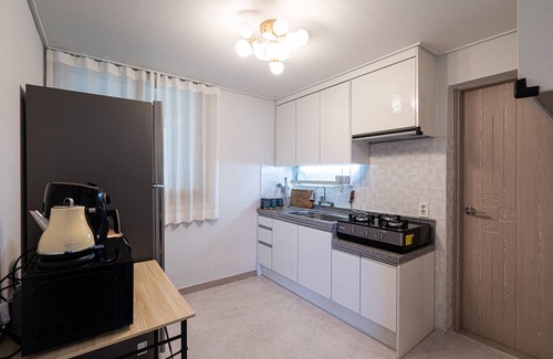Gwangju House | Pet-Friendly Hotel with Outdoor BBQ & Netflix Access