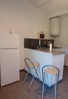 Saint-Aubin-de-Nabirat House | Nature Retreat: Cozy Gîte for 4 with Pool & Ocean Views