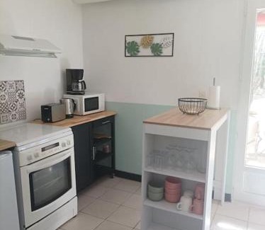Saint-Aubin-de-Nabirat House | Cozy Gite for 5 with Pool & Pet-Friendly Amenities