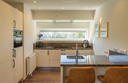 Biddinghuizen House | Spacious Villa with 6 Bedrooms & Terrace, Pet Friendly