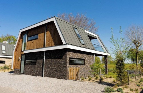 Biddinghuizen House | Spacious Villa with 6 Bedrooms & Terrace, Pet Friendly