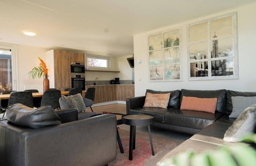 Biddinghuizen House | Spacious 5-Bedroom Villa with Family-Friendly Amenities