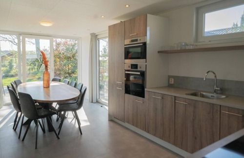Biddinghuizen House | Spacious 5-Bedroom Villa with Family-Friendly Amenities