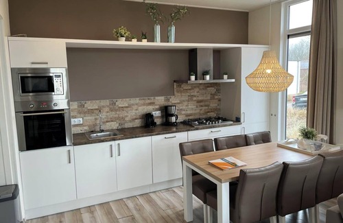 Municipality of Hellevoetsluis House | Cozy 3-Bedroom Chalet with Furnished Garden & Pet-Friendly