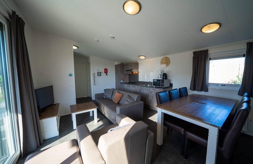 Municipality of Hellevoetsluis House | Cozy Chalet with 3 Bedrooms and Full Kitchen Amenities