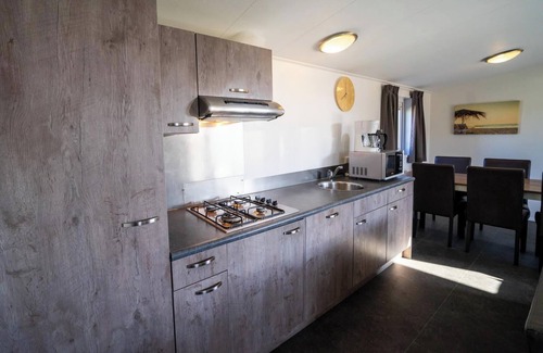 Municipality of Hellevoetsluis House | Cozy Chalet with 3 Bedrooms and Full Kitchen Amenities