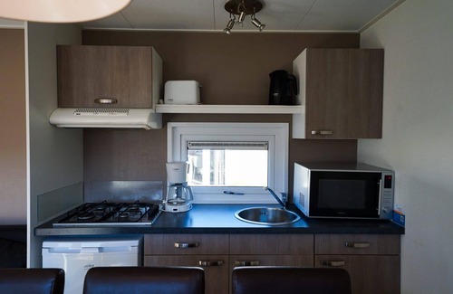 Municipality of Hellevoetsluis House | Cozy 3-Bedroom Chalet with Family and Pet-Friendly Amenities