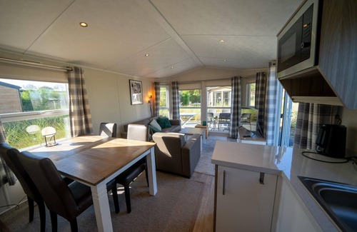 Municipality of Hellevoetsluis Ski Chalet | Cozy 2-Bedroom Chalet - Pet Friendly & Family Ready!