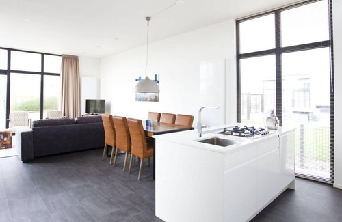 Kaatsheuvel House | Cozy Chalet with 3 Bedrooms and a Pet-Friendly Terrace